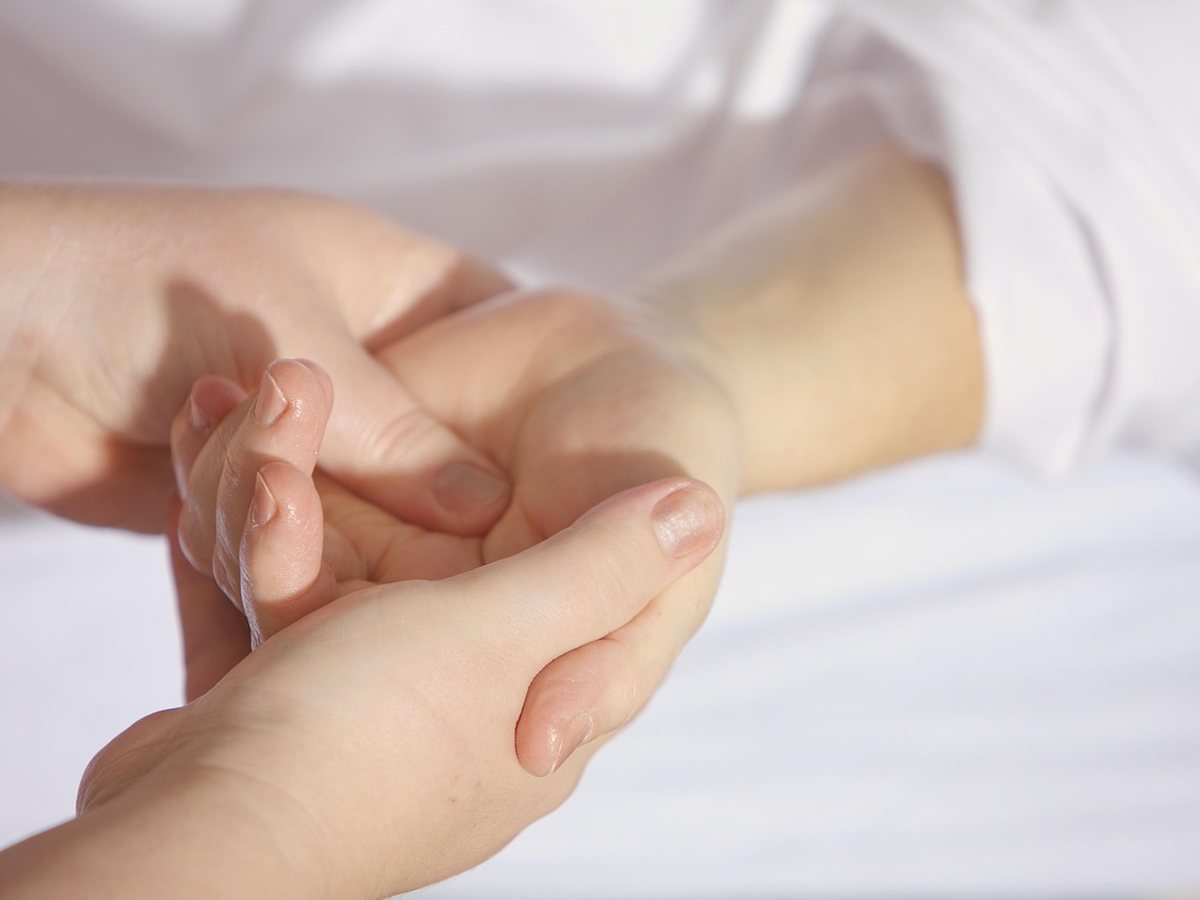 Massage relaxant des mains